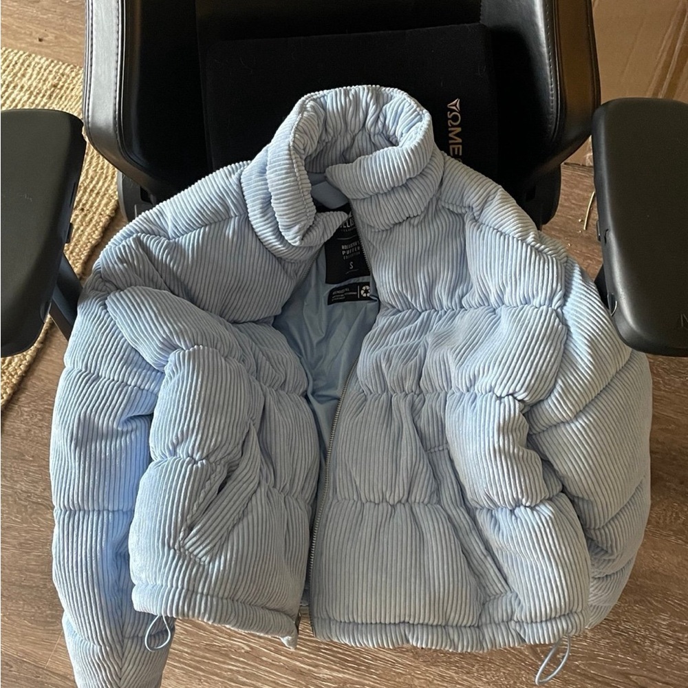 Hollister puffer jacket small